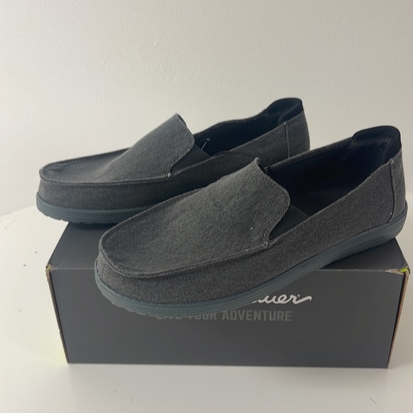 Brand new men’s Eddie Bauer slip on shoes. Full cushioned footbed. main image 8